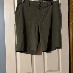 Men’s Olive green 32 degree light weight shorts size 36